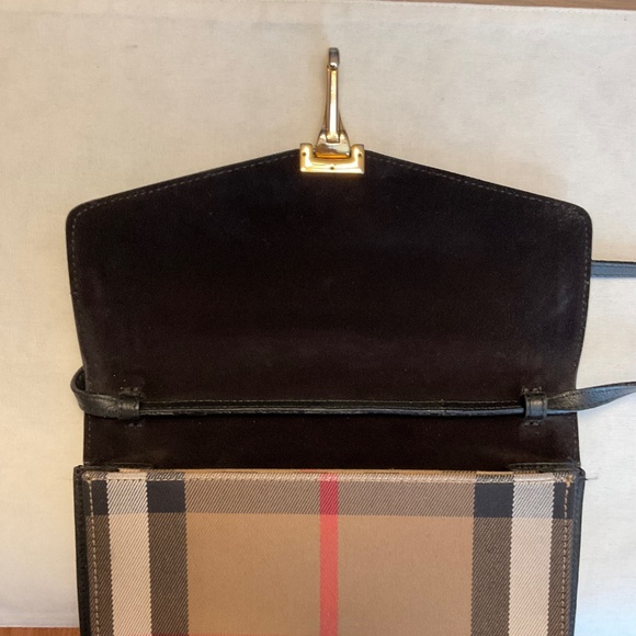 BURBERRY CHECKMARK AND NAVY BLUE LEATHER CROSSBODY PURSE.  Includes dust bag. - Picture 5 of 16